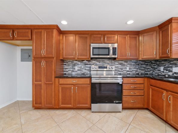 14715 Barryknoll Lane 128, Houston TX 77079