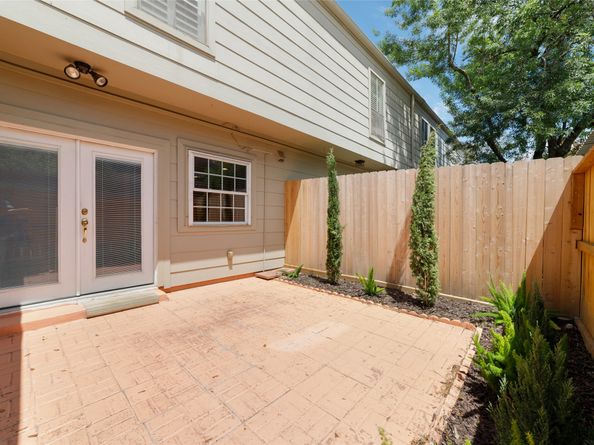 14715 Barryknoll Lane 128, Houston TX 77079