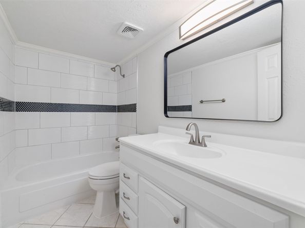 14715 Barryknoll Lane 128, Houston TX 77079