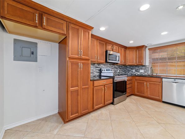 14715 Barryknoll Lane 128, Houston TX 77079