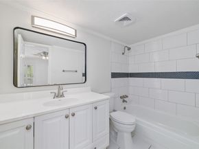 14715 Barryknoll Lane 128, Houston TX 77079