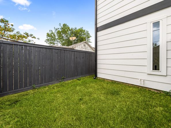 7347 Avenue J, Houston TX 77011