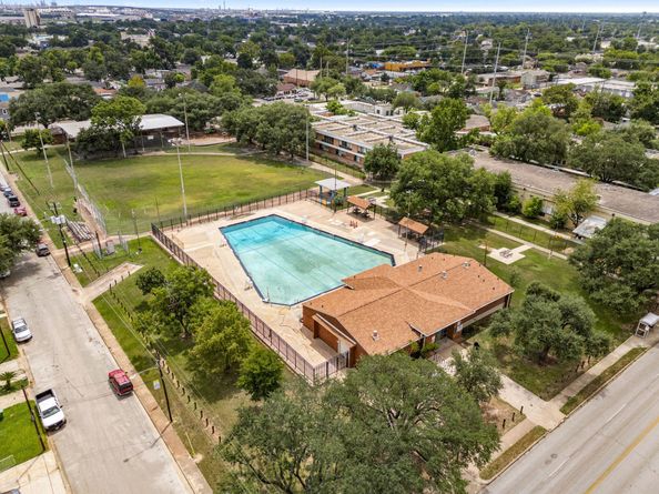 7347 Avenue J, Houston TX 77011