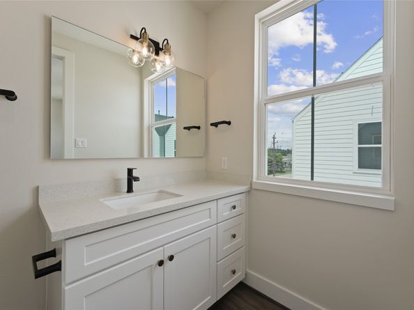 3905 Pinemont Drive G, Houston TX 77018