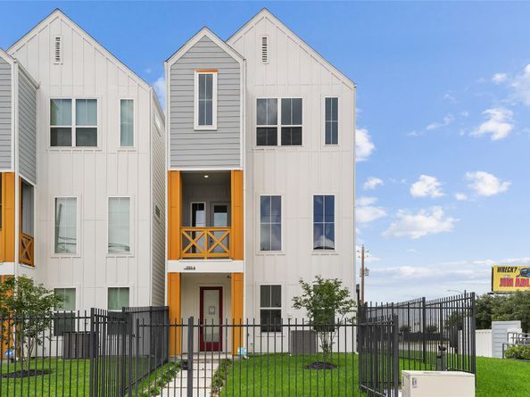 3905 Pinemont Drive G, Houston TX 77018