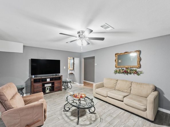14018 Duncannon Drive, Houston TX 77015