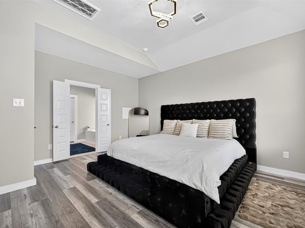 5615 Silverleaf Oak Lane, Houston TX 77066