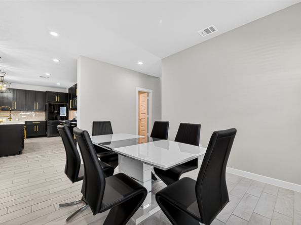 5615 Silverleaf Oak Lane, Houston TX 77066