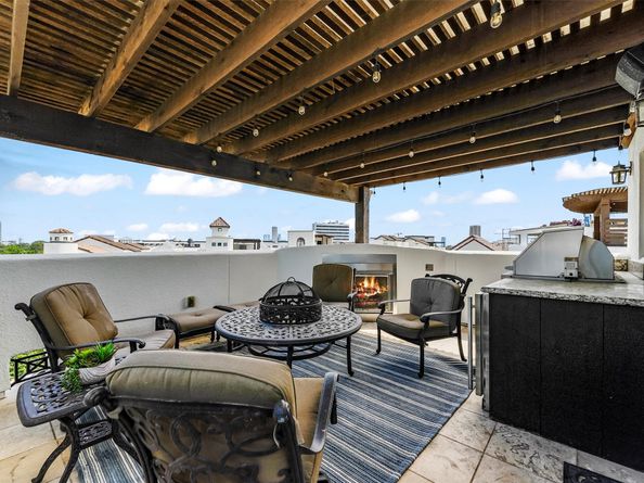 303 Calle Sevilla Place, Houston TX 77007