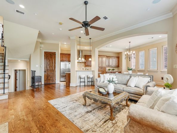 303 Calle Sevilla Place, Houston TX 77007