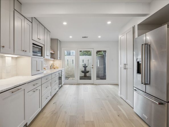 10027 Chevy Chase Drive, Houston TX 77042