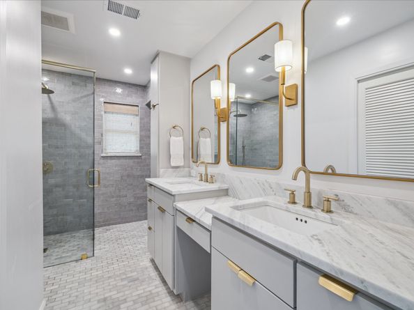 10027 Chevy Chase Drive, Houston TX 77042