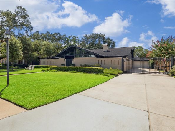 10027 Chevy Chase Drive, Houston TX 77042