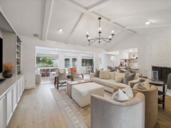 10027 Chevy Chase Drive, Houston TX 77042