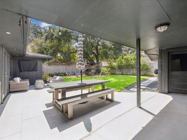 10027 Chevy Chase Drive, Houston TX 77042