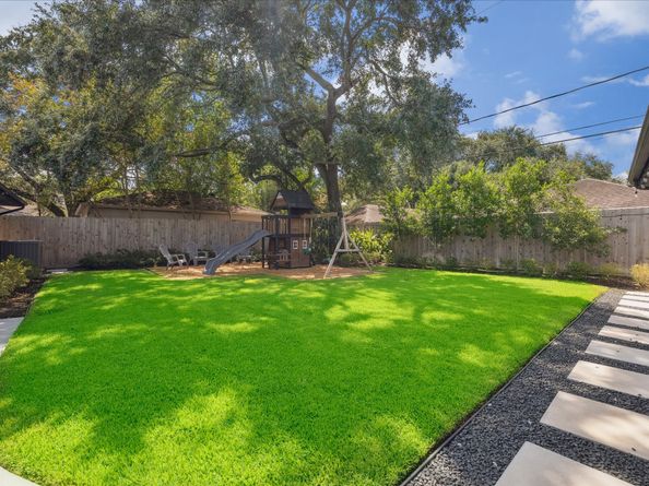 10027 Chevy Chase Drive, Houston TX 77042
