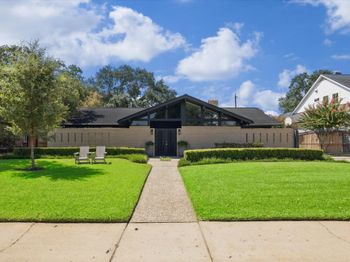 10027 Chevy Chase Drive