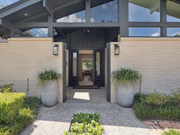 10027 Chevy Chase Drive, Houston TX 77042
