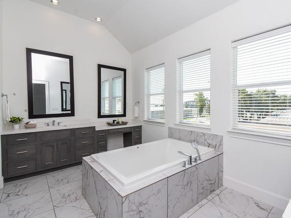 10915 Grove Tree Lane, Houston TX 77043