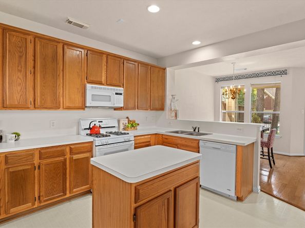 135 N Magnolia Pond Place, The Woodlands TX 77381