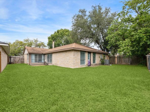 11526 Villa Heights Drive, Houston TX 77066