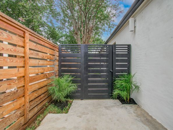 6611 Rockbridge Lane, Houston TX 77023
