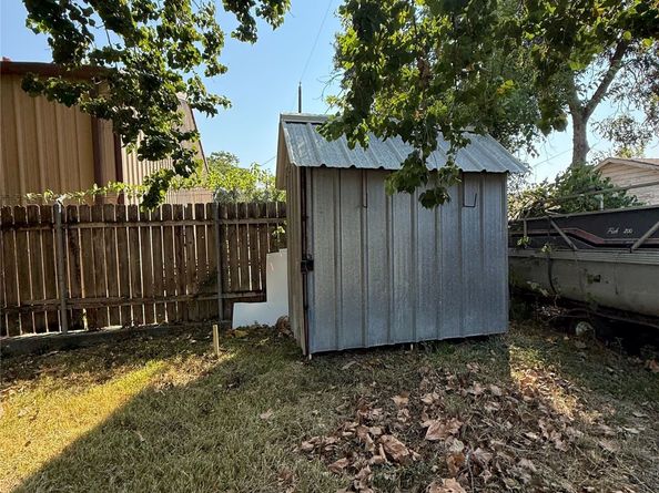 6221 Peg Street, Houston TX 77092