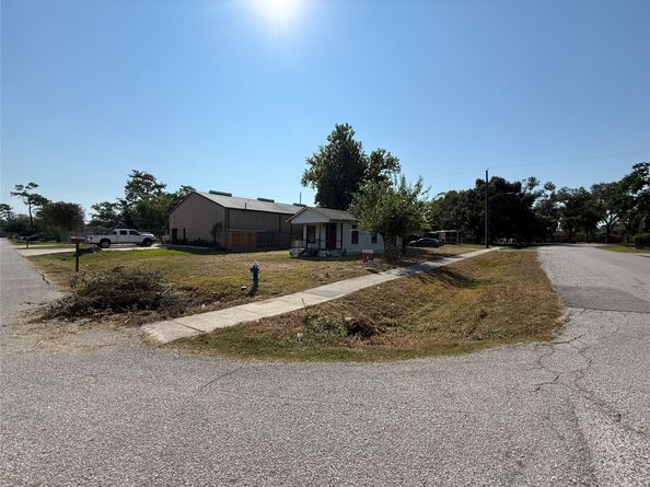 6221 Peg Street, Houston TX 77092