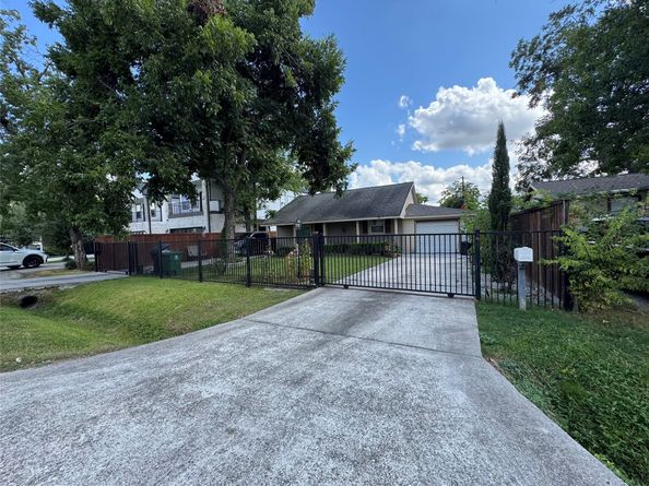7518 Gracia Street, Houston TX 77037