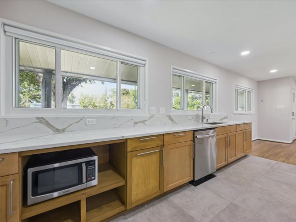 8621 Bob White Drive, Houston TX 77074