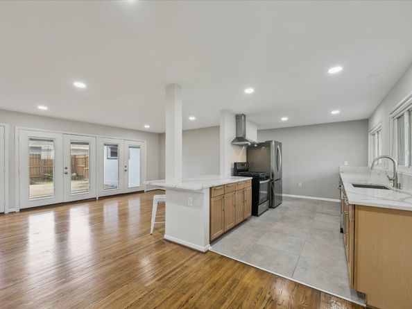 8621 Bob White Drive, Houston TX 77074