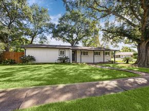 8621 Bob White Drive, Houston TX 77074