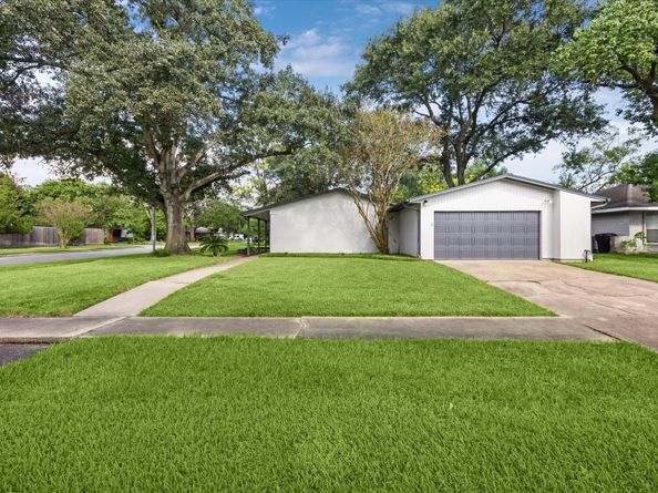 8621 Bob White Drive, Houston TX 77074