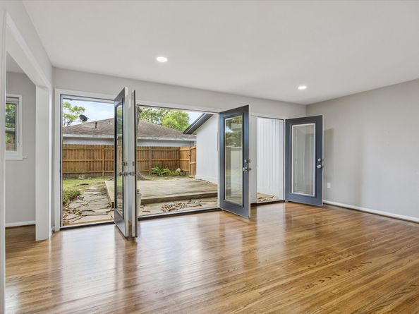 8621 Bob White Drive, Houston TX 77074