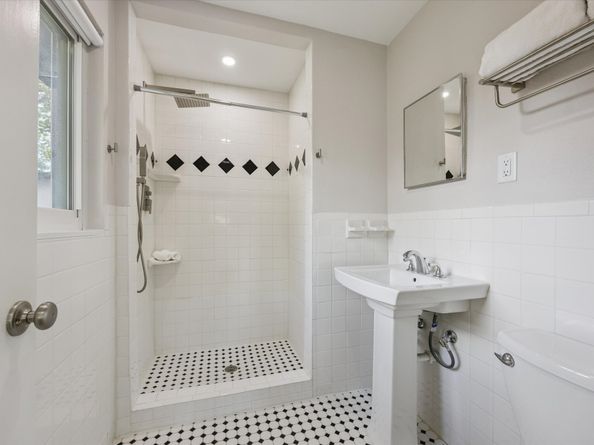 8621 Bob White Drive, Houston TX 77074