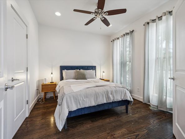 2102 Sabine Street, Houston TX 77007