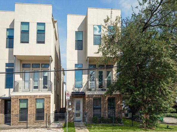 2102 Sabine Street, Houston TX 77007