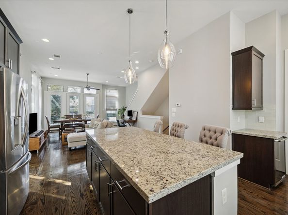 2102 Sabine Street, Houston TX 77007