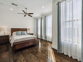 2102 Sabine Street, Houston TX 77007