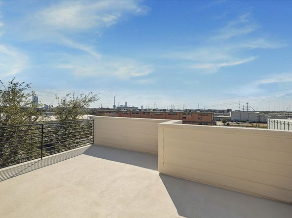 2102 Sabine Street, Houston TX 77007