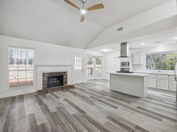 143 W Village Knoll Circle, Spring TX 77381