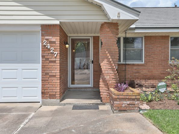 2427 Willowby Drive, Houston TX 77008