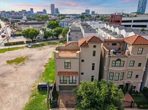 2006 Helena Street, Houston TX 77002