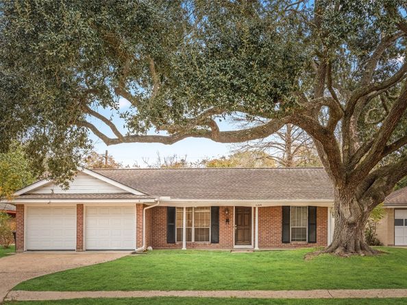 11225 Cliffwood Drive, Houston TX 77035