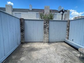 640 Wilcrest Drive 640, Houston TX 77042