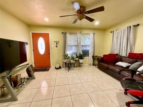 910 Coronado Street, Houston TX 77009