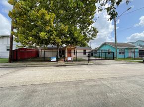 910 Coronado Street, Houston TX 77009