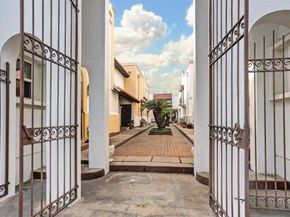 2744 Briarhurst Drive 35, Houston TX 77057