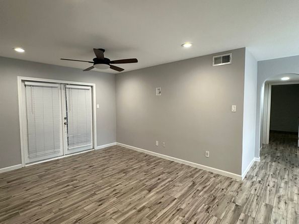 2744 Briarhurst Drive 35, Houston TX 77057
