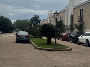2744 Briarhurst Drive 35, Houston TX 77057